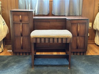 Weekend Project: A Fantastic Art Deco Vanity With Stool