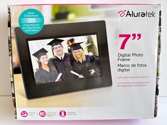 Aluratek 7 Inch Digital Photoframe, New In Box