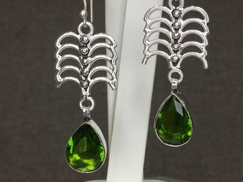 Beautiful And Unusual 925 / Sterling Silver Fishbone Earrings With Polished / Faceted Green Tsavorite - Nice !