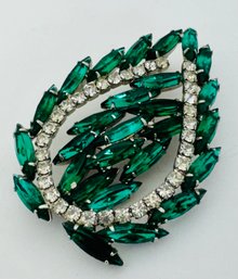 GORGEOUS VINTAGE GREEN AND WHITE SILVER TONE BROOCH