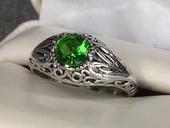 Very Pretty Brand New - 925 / Sterling Silver Ring With Lime Green Tourmaline - Never Worn - BRAND NEW !