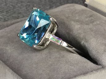 Stunning 925 / Sterling Silver Ring With Large Aquamarine Flanked With Moon Stone Accents - Very Pretty !