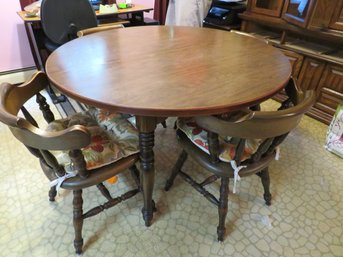 Round Dining Room Table With 4 Chairs & Cushions