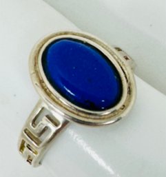 VINTAGE STERLING SILVER AND LAPIS LAZULI RING