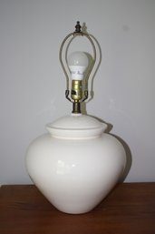 Vintage Off White Ginger Jar Table Lamp - Lot 1