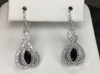 Beautiful 925 / Sterling Silver Earrings With Faceted Black Onyx And Sparkling White Topaz - Very Pretty !