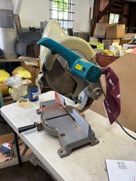 Mikita Mitre Saw