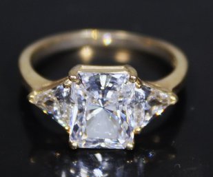 Very Fine 10K Gold Ladies Ring Having White Stones Size 6.5