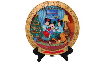 It's A Small World Holiday 1994 Plate