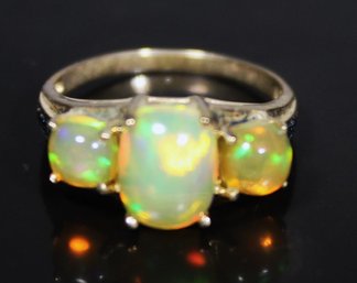 Vintage 10K Gold Ladies Ring Having Jelly Opal Stones Size 6.5