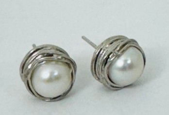 PRETTY STERLING SILVER PEARL EARRINGS