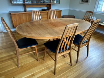 Beautiful Mid Century Danish Teak Dining Table With Pair Of Leafs And Covers