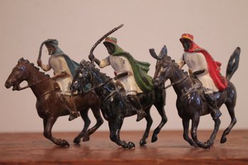 Rare Arabs On Horses Hollow Cast Metal Lead Minatures Made By Britains In England