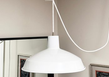 A Large Enameled Shop Light - Plug And Play, No Install Necesary