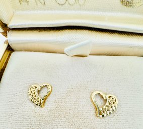 VINTAGE 14K GOLD SMALL BRIGHT CUT HEART EARRINGS