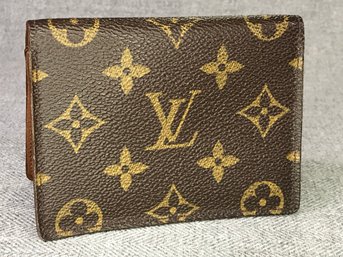 Guaranteed Authentic LOUIS VUITTON Unisex ID / Wallet - Has Two ID Windows & CC Slots  - Made In France - NICE
