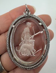 VINTAGE AVON NEO CLASSICAL INTAGLIO PENDANT