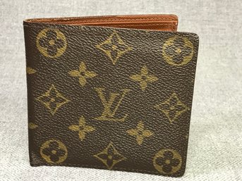Very Nice Guaranteed Authentic LOUIS VUITTON Wallet With Snap Pocket & CC Slots - Made In Spain - Nice !