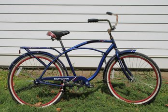 Vintage Schwinn Men's Beach Cruiser Bicycle With Luggage Rack