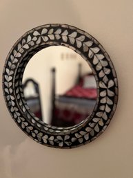 Round Wall Mirror With Nacre / Mother Of Pearl Wreath Border