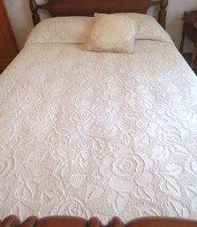 Washington Style Double Bedspread With Pom Poms & Lace Pillow