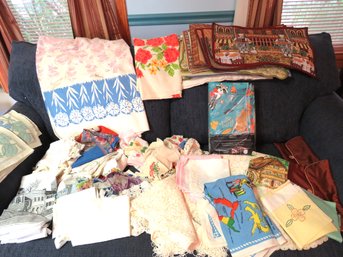 Linen Lot With Tablecloths, Napkins And Doilies