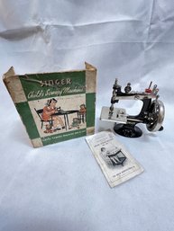 Miniature  Working Singer Sewing Machine