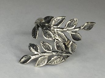 Very Pretty 925 / Sterling Silver Leaf / Leafy Ring - Made In Israel - Brand New Never Worn - Very Nice Ring