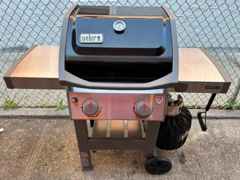 Weber Spirit 2 Barbeque Grill With 2 Cans Of Propane