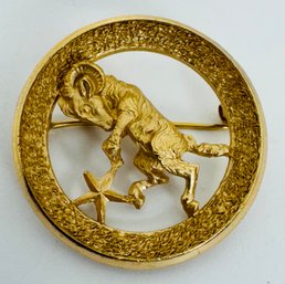 CROWN TRIFARI GOLD TONE ARIES ZODIAK BROOCH