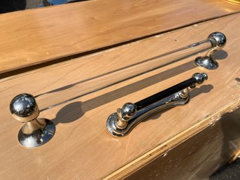 An 18' Glass Towel Rod & Roll Holder