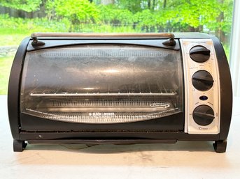 A Black And Decker Toaster Oven