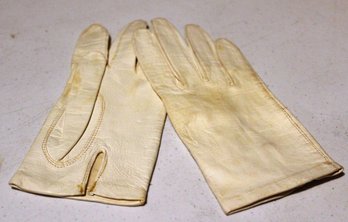 Pair Vintage White Leather Ladies Gloves (some Wear)