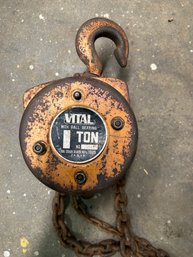 Vintage Vital 1 Ton Chain Hoist