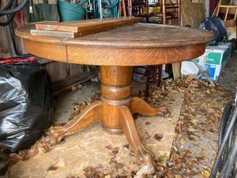 Round Clawfoot Table With Leaf