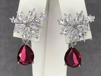 Very Elegant - Brand New Sterling Silver / 925 With Garnets And White Sapphires - Very Pretty Pair - New !