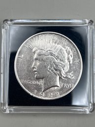 Beautiful 1922 Silver Peace Dollar In Plastic Case