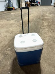 Awesome IGLOO Cooler On Wheels ~ 60 Quarts ~