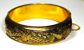 Vintage Gold Tone Wide Hinged Bangle Bracelet Having Leaf Design