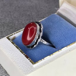 Very Pretty Vintage 925 / Sterling Silver Ring With Carnelian - Very Pretty Ring - Simple But Elegant