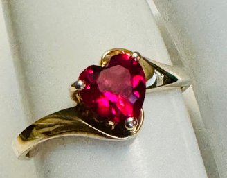 PRETTY 10K GOLD RUBY HEART RING