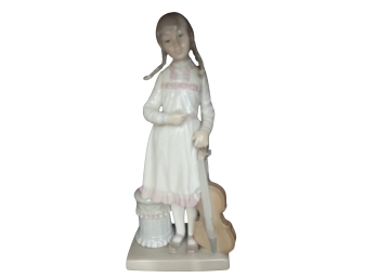 Lladro #4842 Girl With Cello Porcelain Figurine - Retired 1973