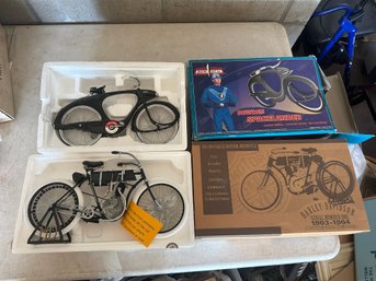 Bowden SpaceLander And Harley Davidson Collectible Motorcycle Bikes