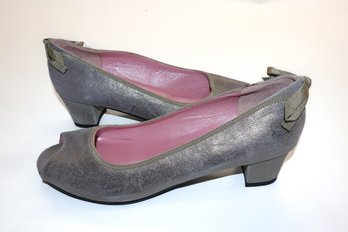 Amiana Pewter Metallic Suede Adult Shoes Size 8.5B (38.5)