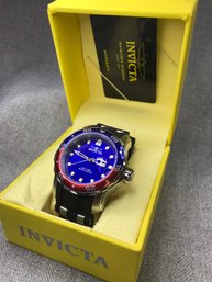 Fantastic Brand New $695 INVICTA - PRO DIVER Mens  Watch - Large And Heavy ! - Black Silicone Strap - NEW !