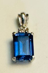 GORGEOUS 10K WHITE GOLD BLUE TOPAZ AND DIAMOND ACCENT PENDANT