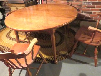 Round Rockport Maple Dining Room Table With 4 Barrel Chairs