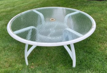 White Metal With Glass Top Round Picnic Table