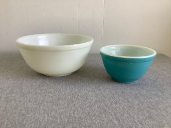 Pryex Mixing Bowls Lot Of 2 Blue And White