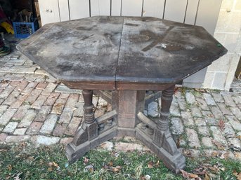 COOL ANTIQUE PEDESTAL OAK OCTAGON TABLE